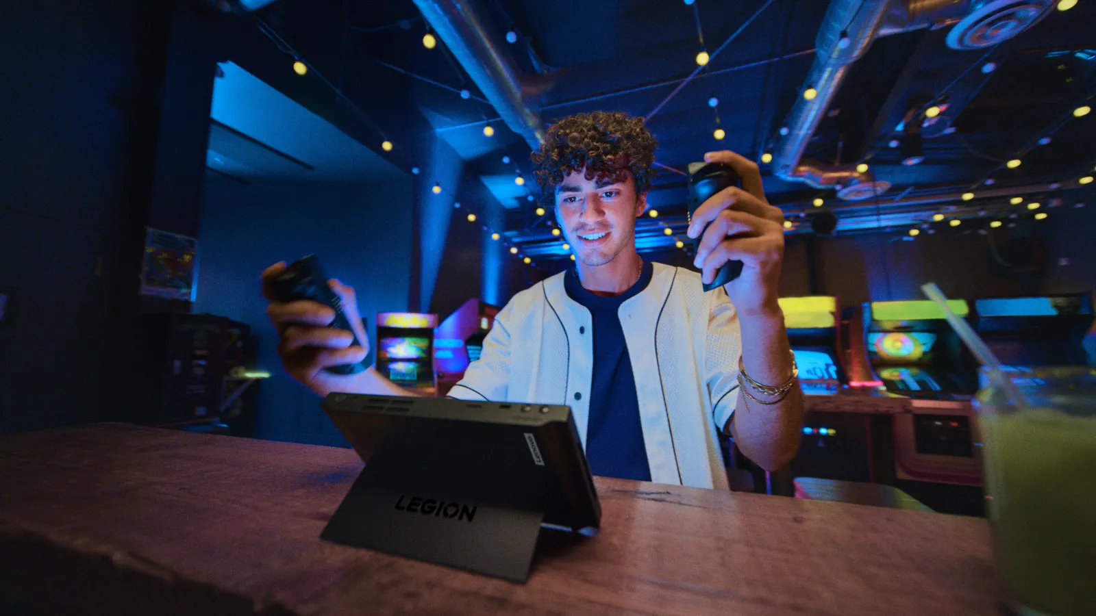 Lenovo Legion Go 8APU1 portable game console – slika 9