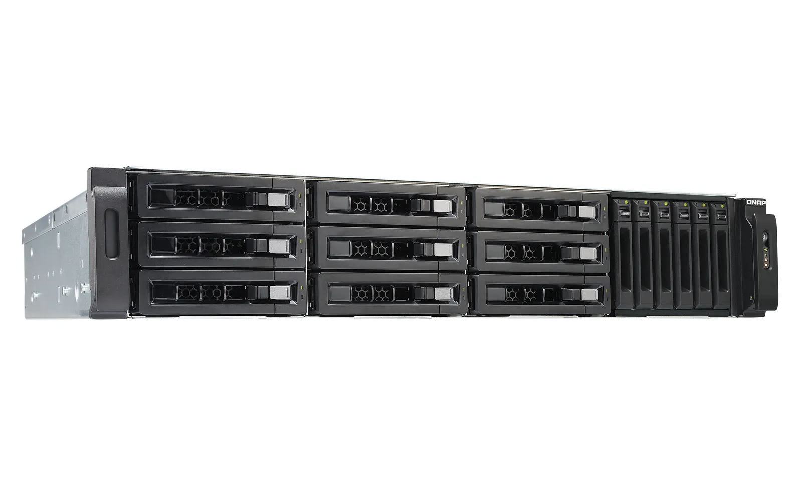 QNAP TVS-EC1580MU-SAS-RP-16G-R2 – slika 6