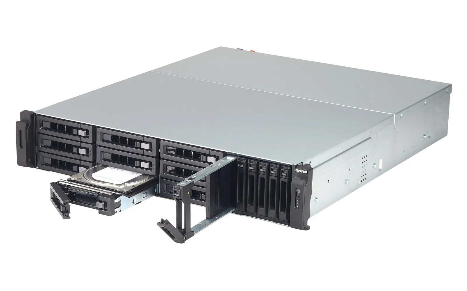 QNAP TVS-EC1580MU-SAS-RP-16G-R2 – slika 4