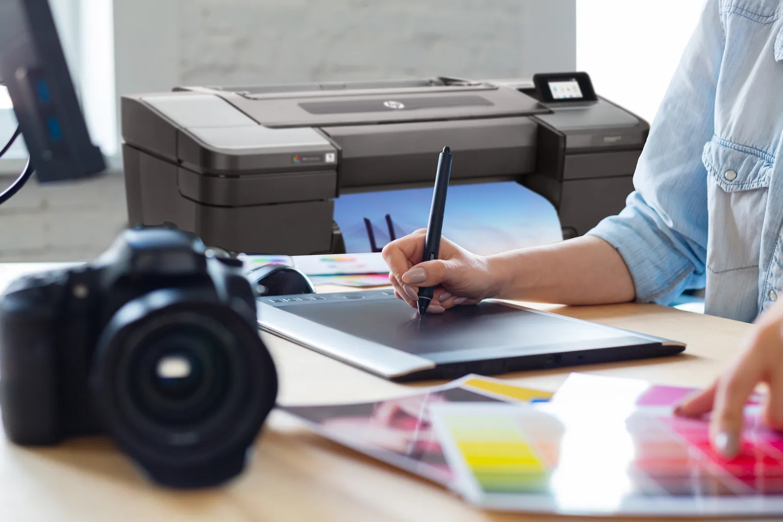 HP DesignJet Z9+dr 44-in PostScript Printer with V-Trimmer large format printer