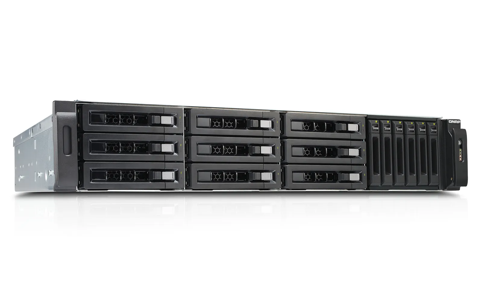 QNAP TVS-EC1580MU-SAS-RP-16G-R2 – slika 5