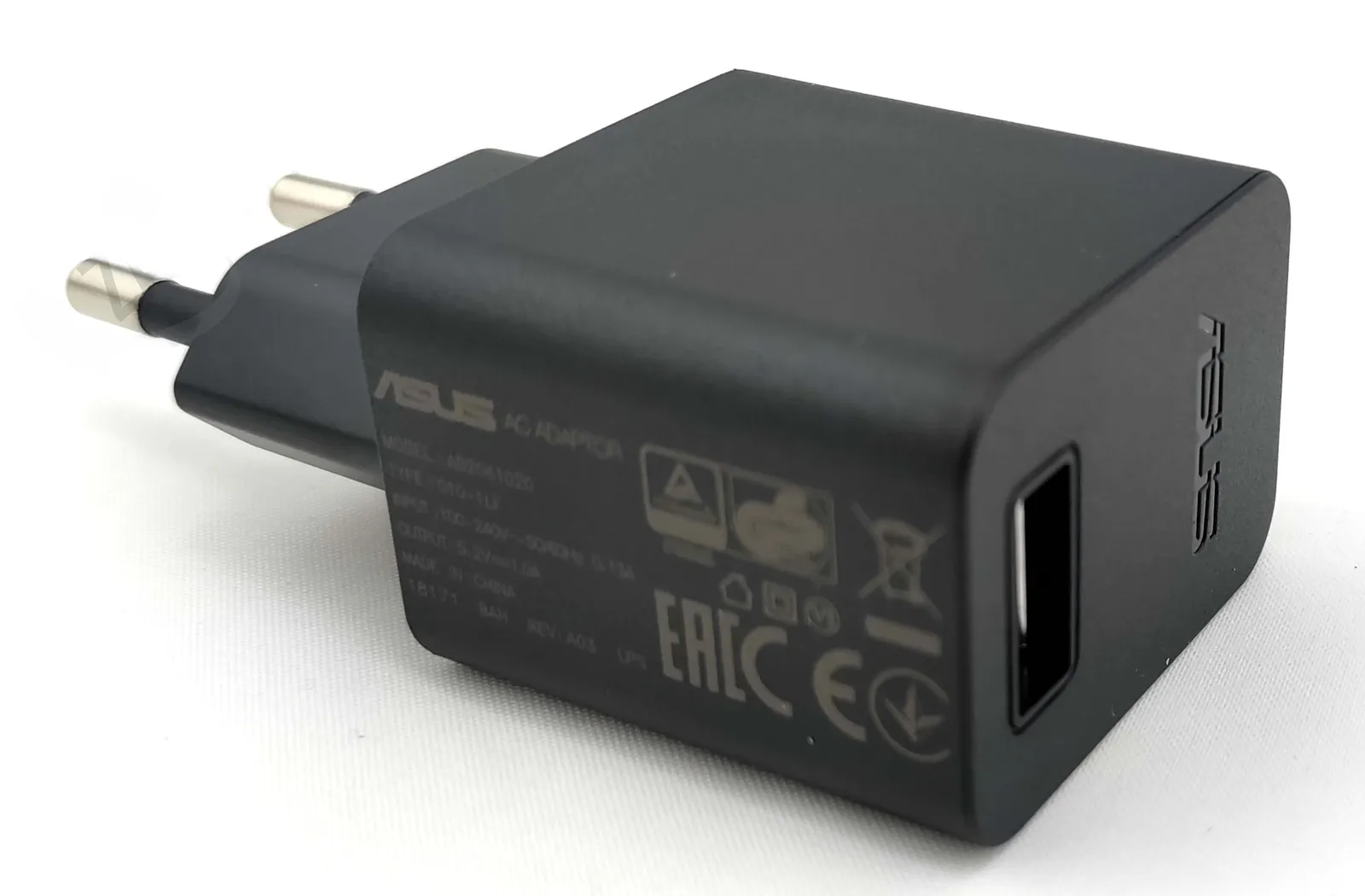 ASUS 0A001-00091500 mobile device charger
