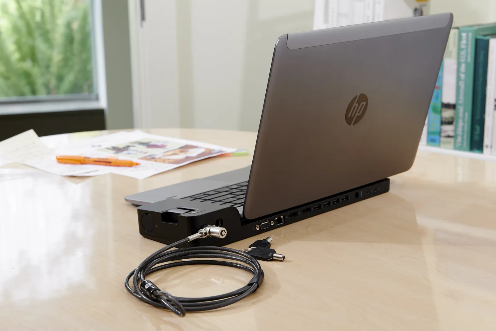 HP 2013 UltraSlim Docking Station + Wireless Keyboard & Mouse – slika 3
